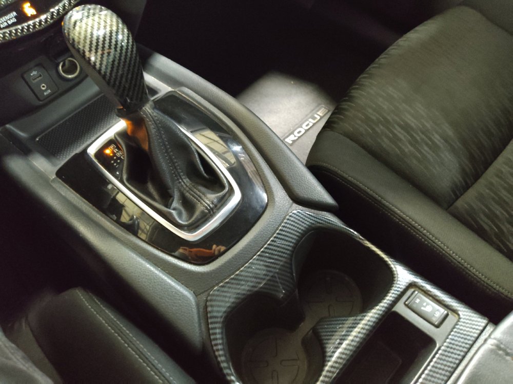 Used 2017 Nissan Rogue SV image 26