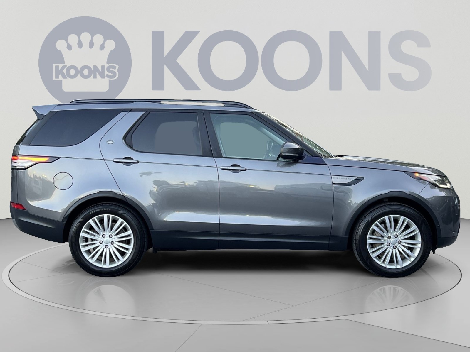 Used 2019 Land Rover Discovery SE AWD/4WD image 12
