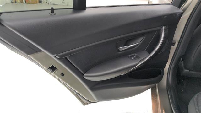 Used 2018 BMW 320i Sedan w/ Convenience Package RWD image 28
