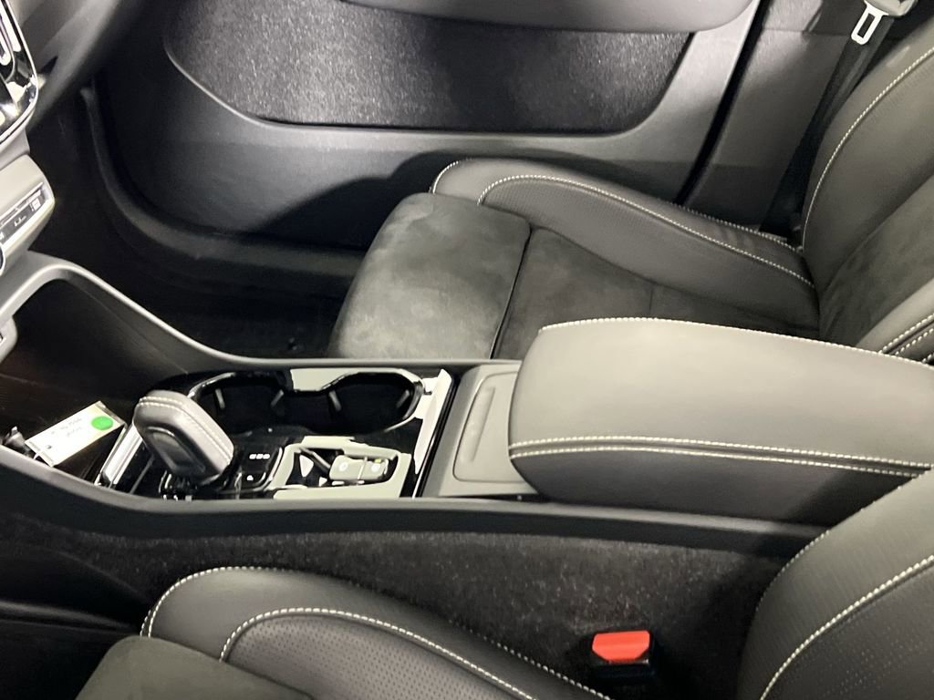 Used 2021 Volvo XC40 T5 R-Design w/ Advanced Package image 20