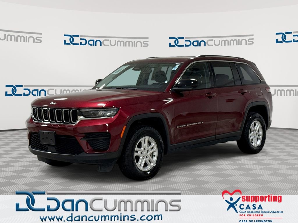Used 2023 Jeep Grand Cherokee Laredo image 1