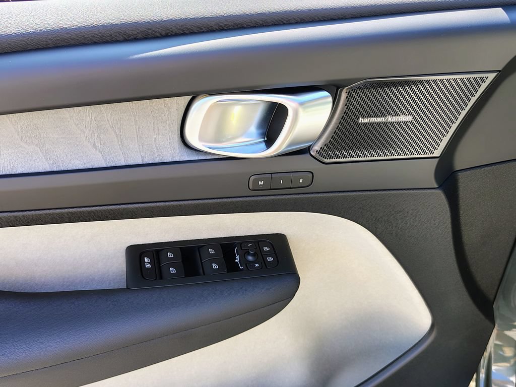 New 2026 Volvo XC40 B5 Ultra w/ Protection Package Premier AWD/4WD image 12