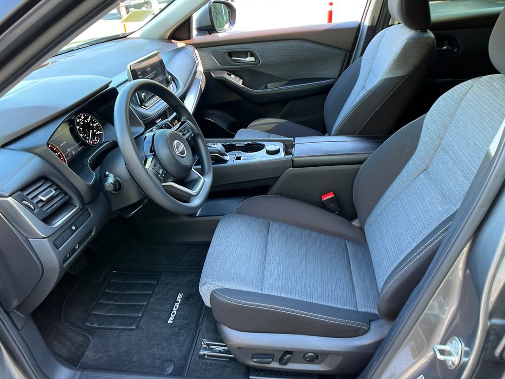 Used 2023 Nissan Rogue SV image 9