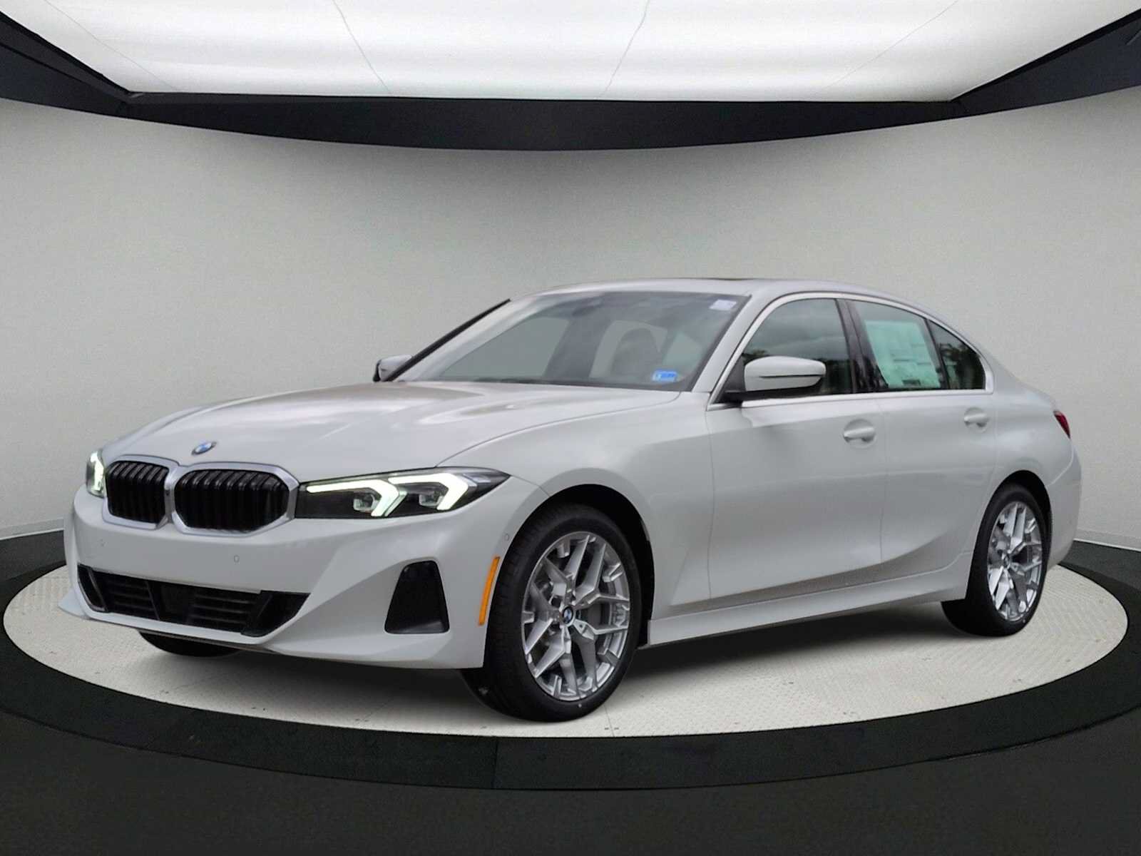 Used 2026 BMW 330i xDrive Sedan w/ Premium Package AWD/4WD image 4