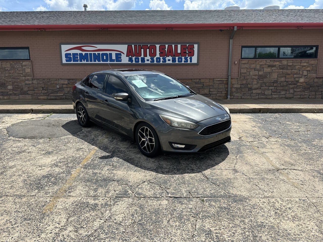 Used 2017 Ford Focus SEL FWD image 2