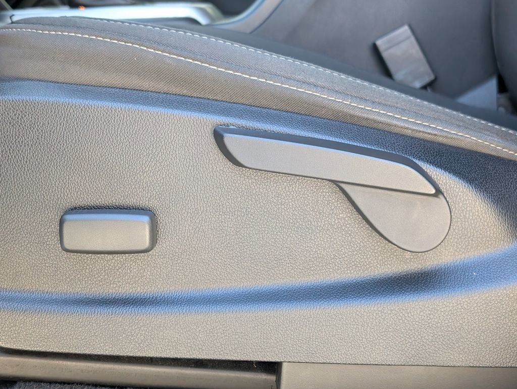 Used 2021 Chevrolet Colorado LT w/ LT Convenience Package image 30