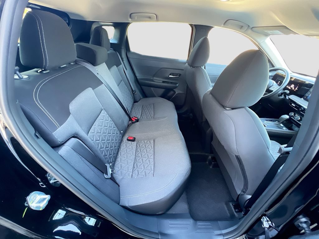 Used 2025 Nissan Kicks SV AWD/4WD image 25