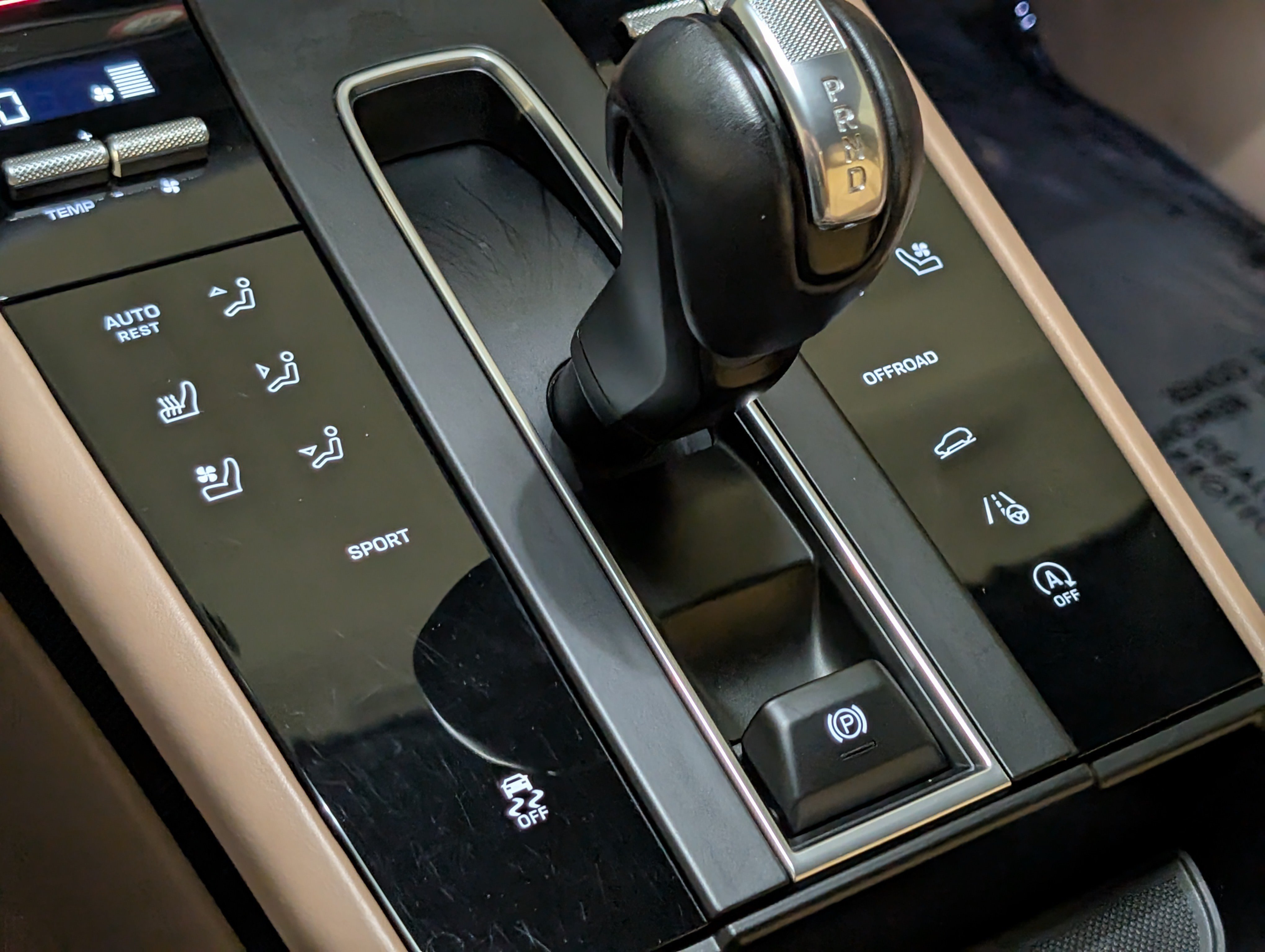 Certified 2023 Porsche Macan AWD/4WD image 41