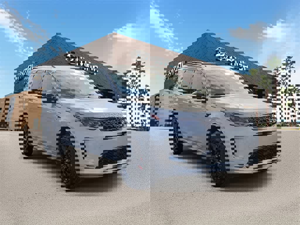 Used 2024 Land Rover Discovery Sport S image 4