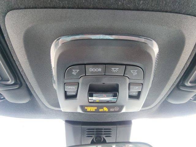 Used 2025 Toyota Corolla XSE FWD image 30
