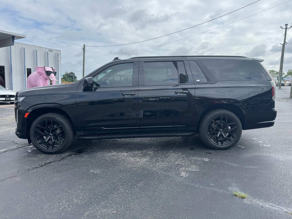Used 2022 Cadillac Escalade ESV Sport AWD/4WD image 4