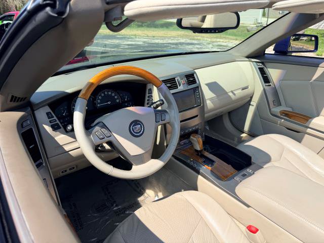 Used 2005 Cadillac XLR RWD image 15