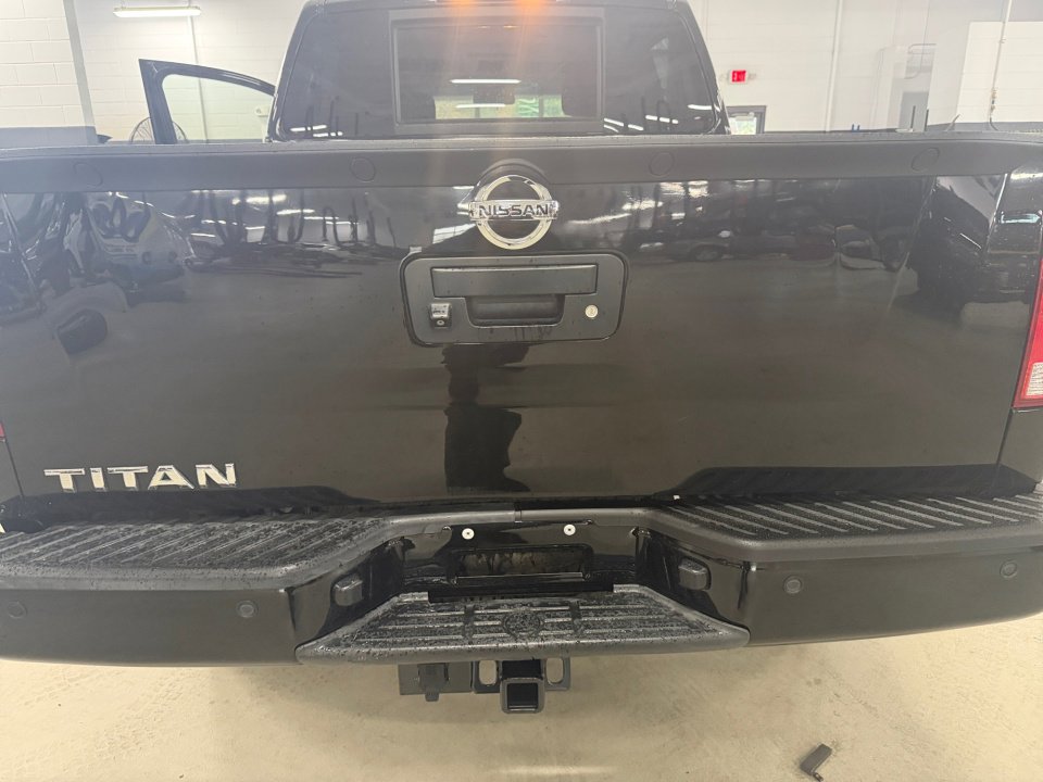 Used 2014 Nissan Titan PRO-4X image 17
