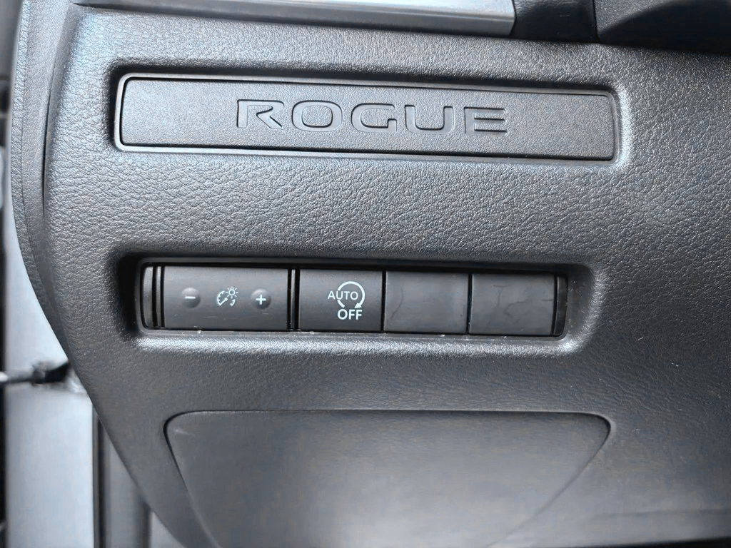 Used 2024 Nissan Rogue S AWD/4WD image 12