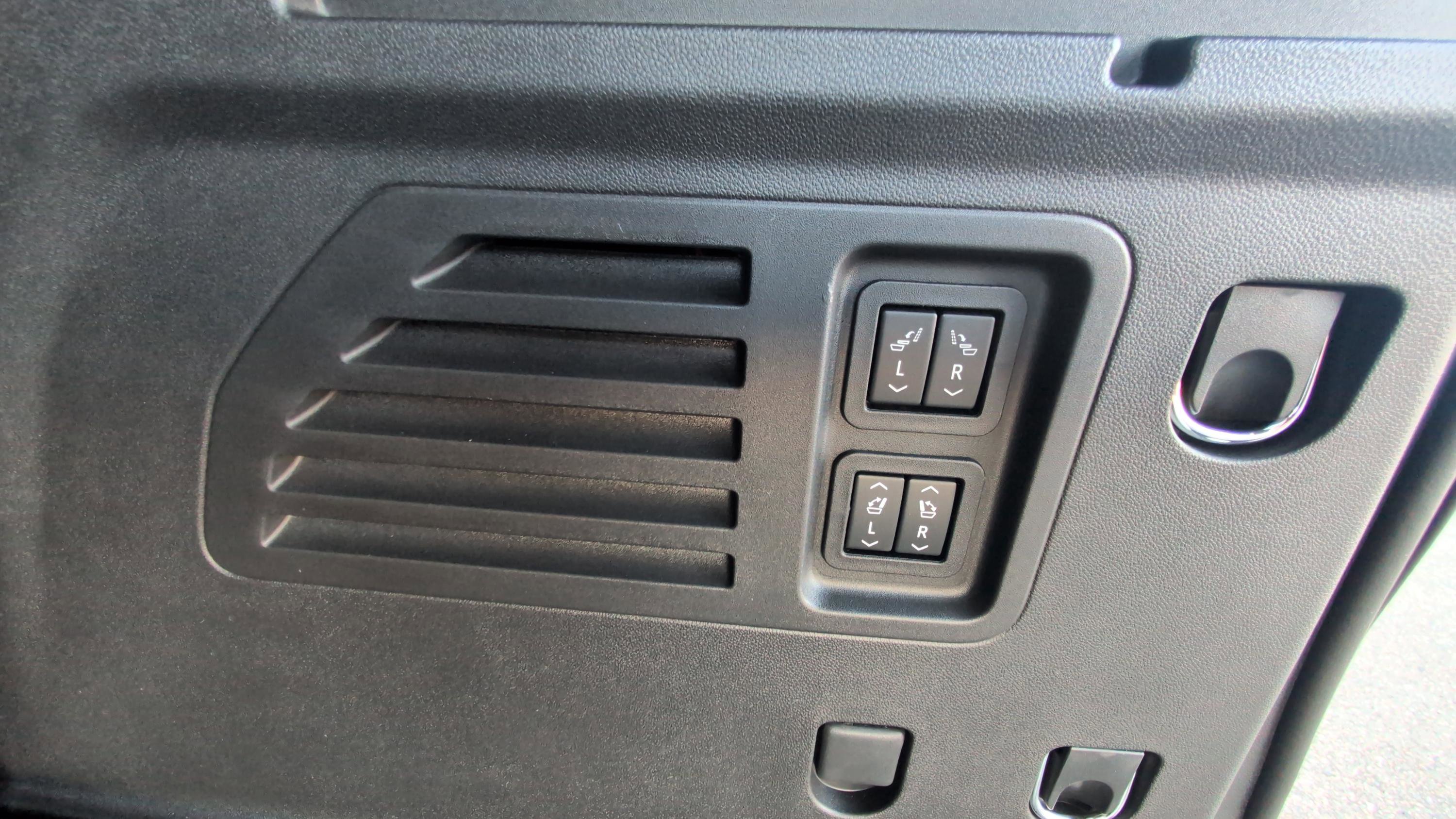 Used 2026 Chevrolet Traverse RS FWD image 16