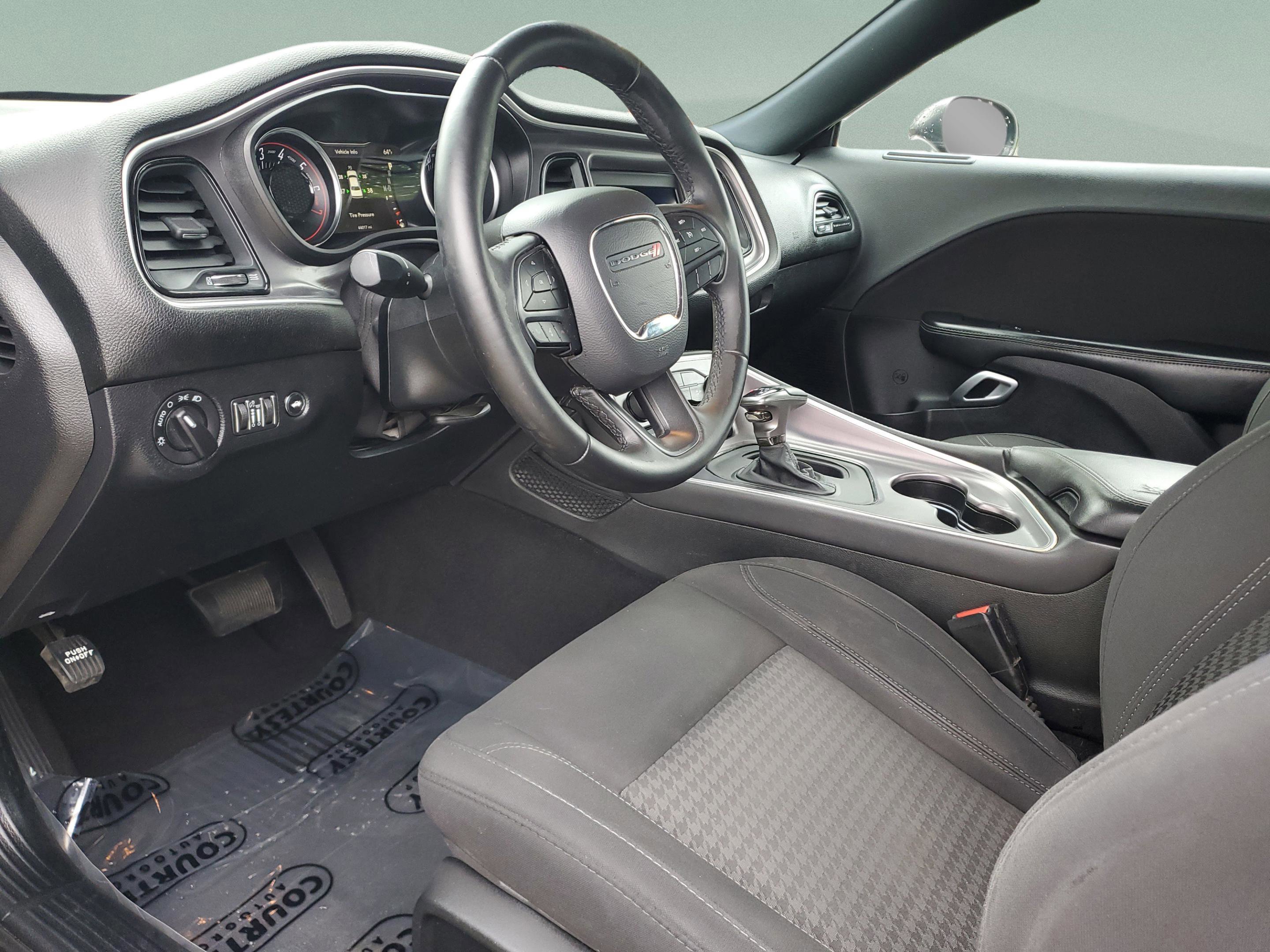 Used 2019 Dodge Challenger SXT image 15
