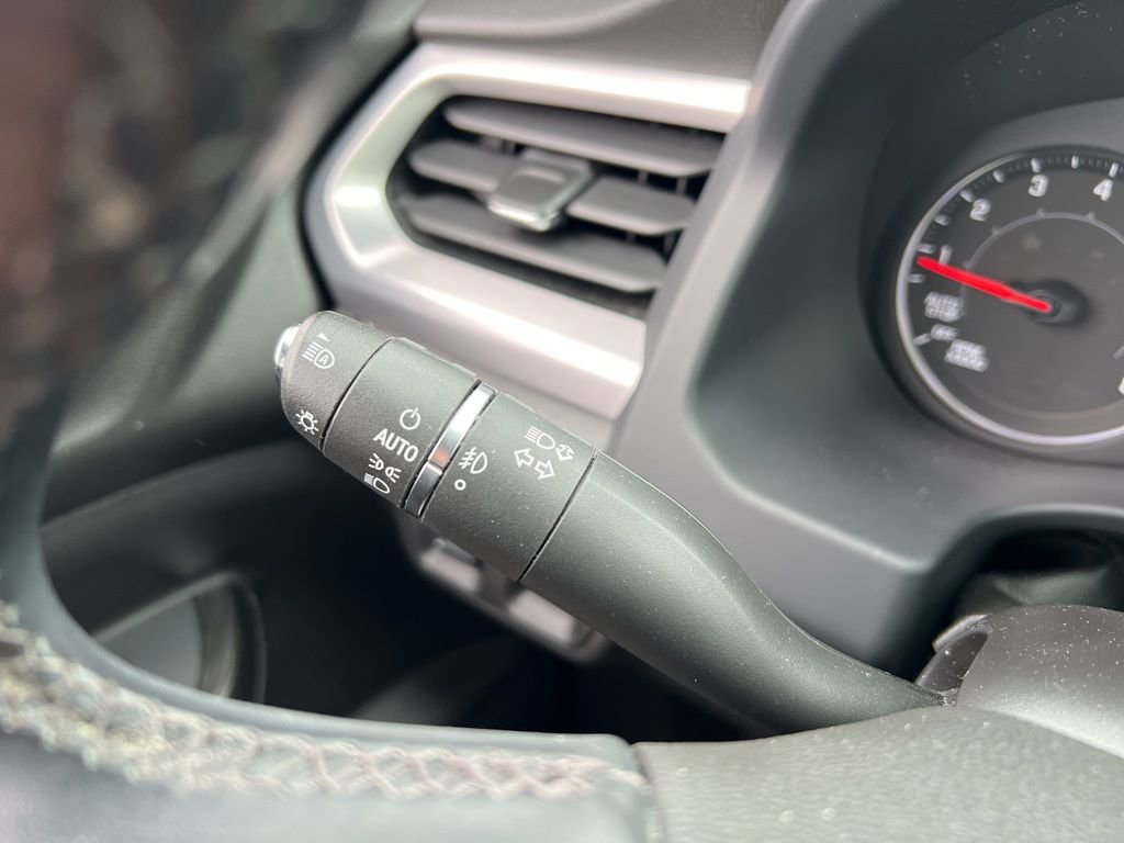 Used 2023 GMC Acadia SLT image 15