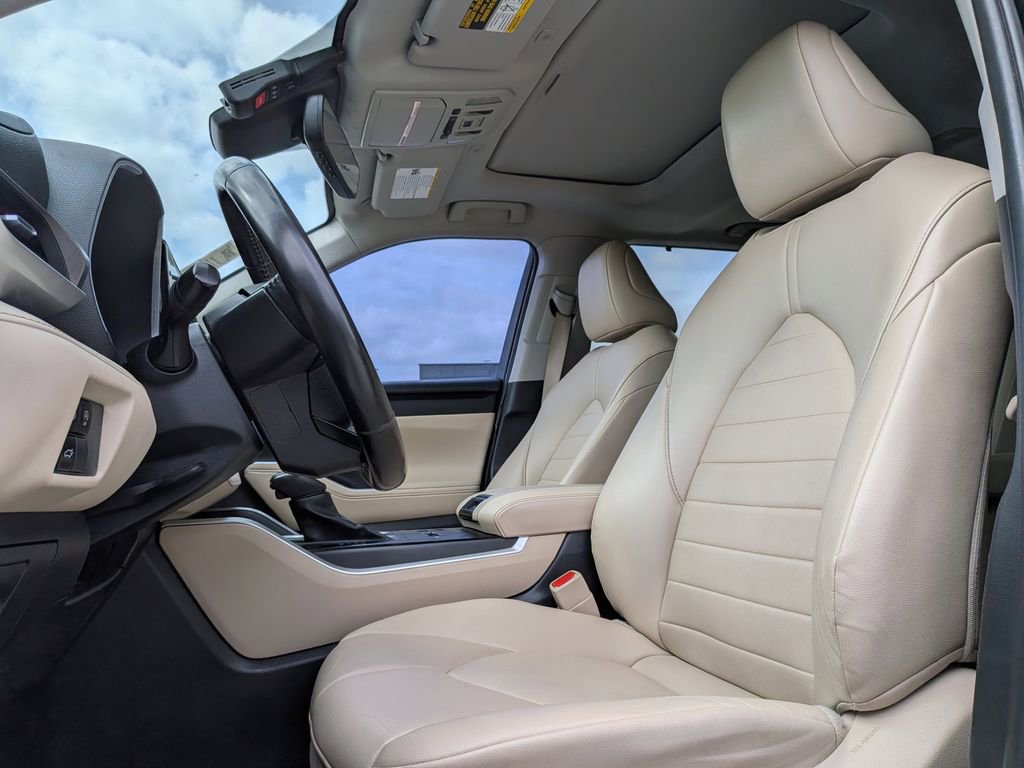 Used 2023 Toyota Highlander XLE image 13