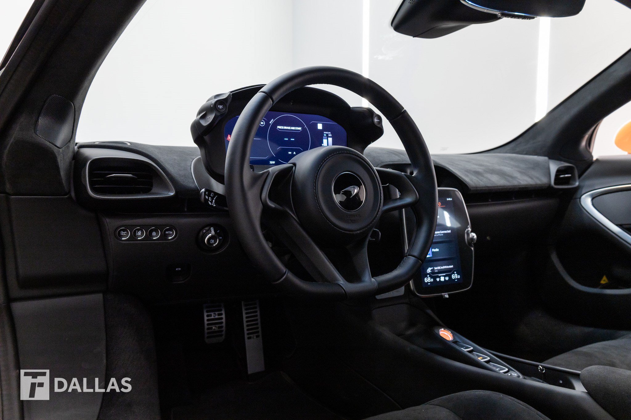 Used 2026 McLaren Artura RWD image 4