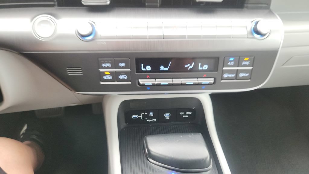 Used 2025 Hyundai Kona SEL AWD/4WD image 19