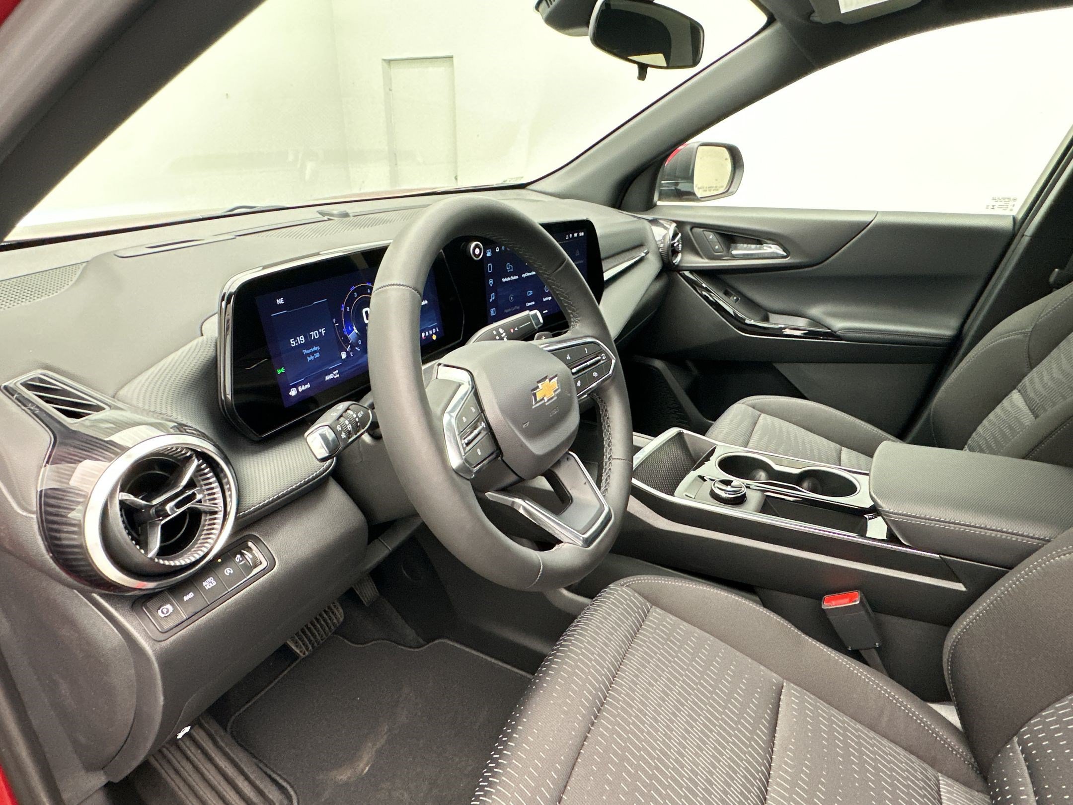 New 2027 Chevrolet Equinox LT AWD/4WD image 4