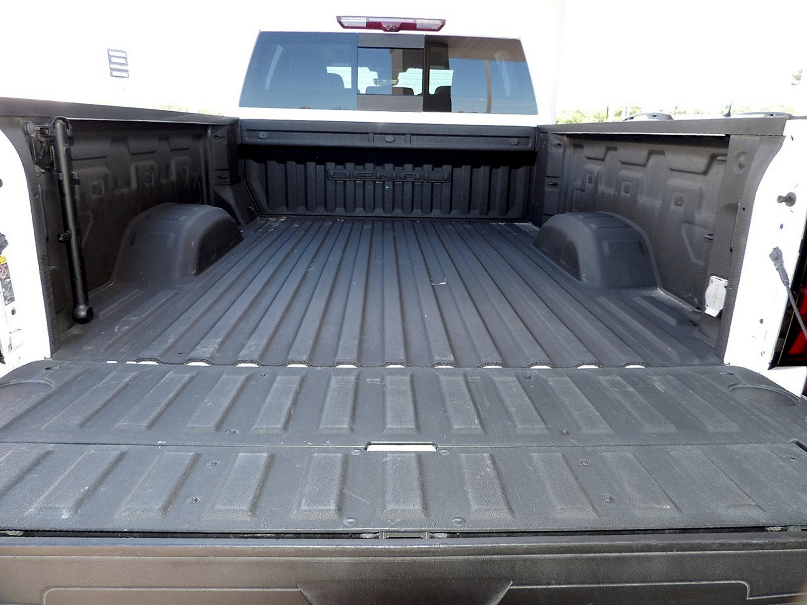 Used 2024 GMC Sierra 2500 Denali Ultimate AWD/4WD image 18