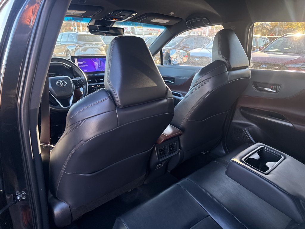 Used 2023 Toyota Venza XLE AWD/4WD image 39