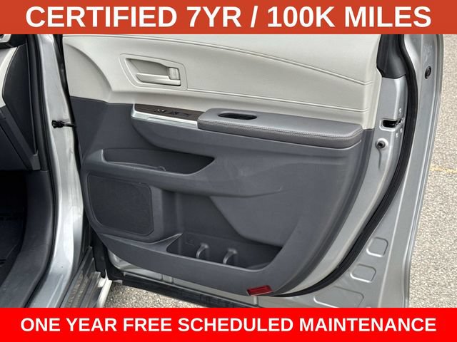 Used 2023 Toyota Sienna LE w/ LE Plus Package FWD image 8