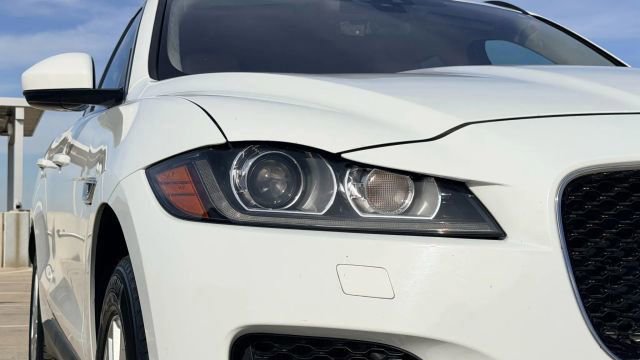 Used 2019 Jaguar F-PACE Prestige image 47