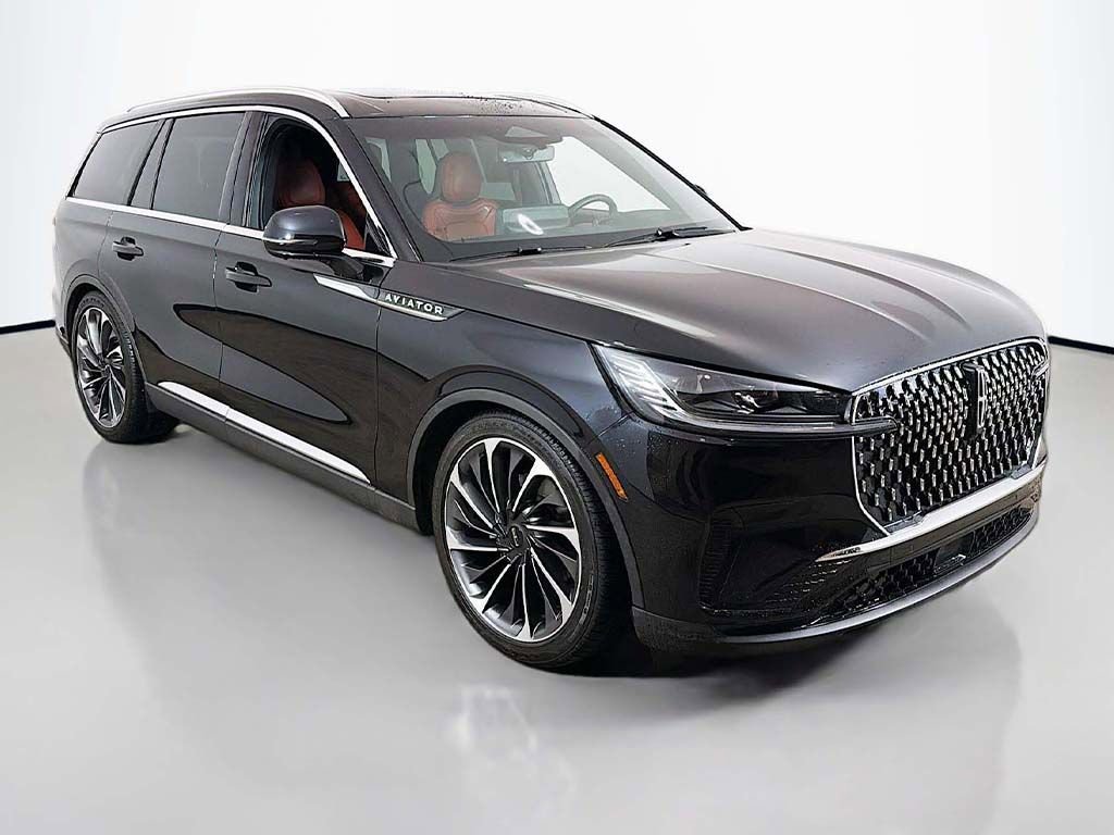 Used 2025 Lincoln Aviator Reserve w/ Equipment Group 201A AWD/4WD image 2