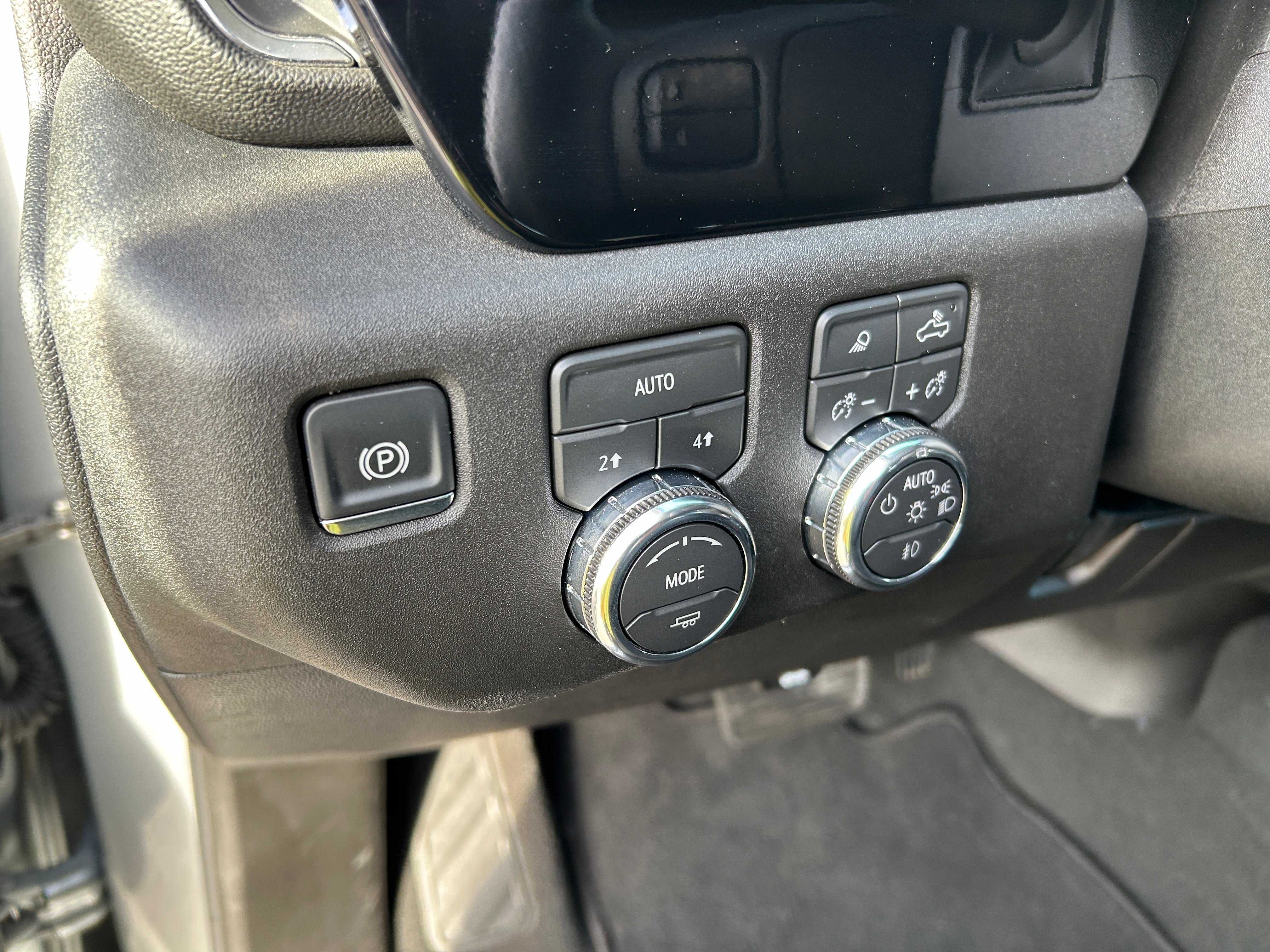 Used 2026 GMC Sierra 1500 SLT AWD/4WD image 17