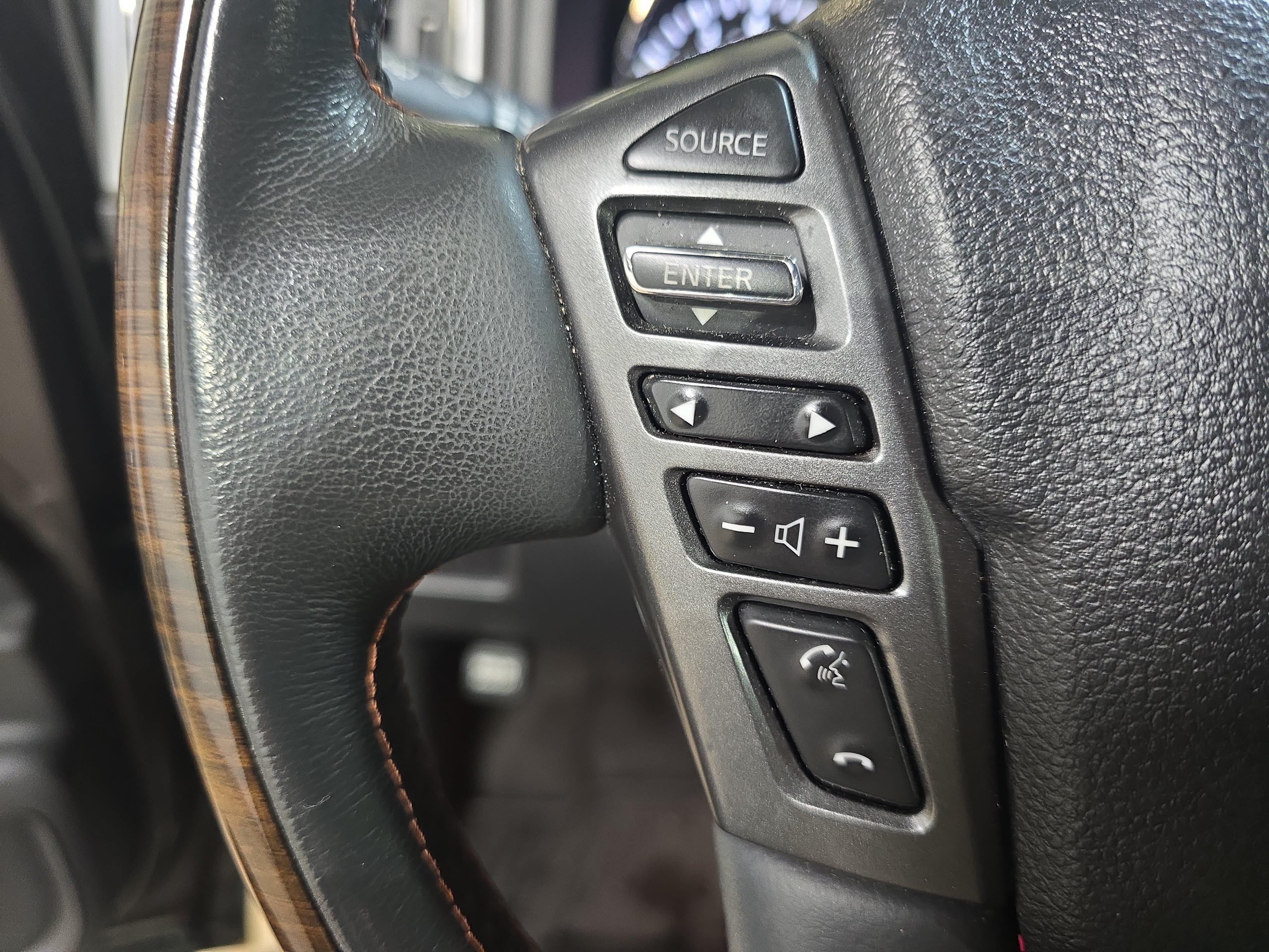 Used 2017 Nissan Titan Platinum Reserve AWD/4WD image 14