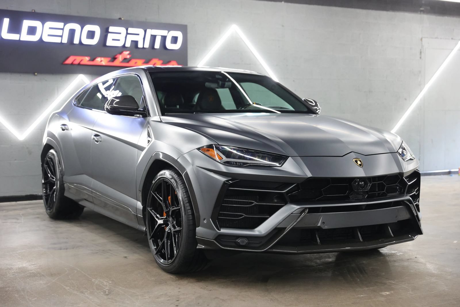 Used 2020 Lamborghini Urus AWD/4WD image 8