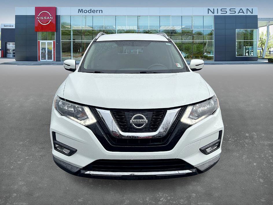 Used 2017 Nissan Rogue SV image 2