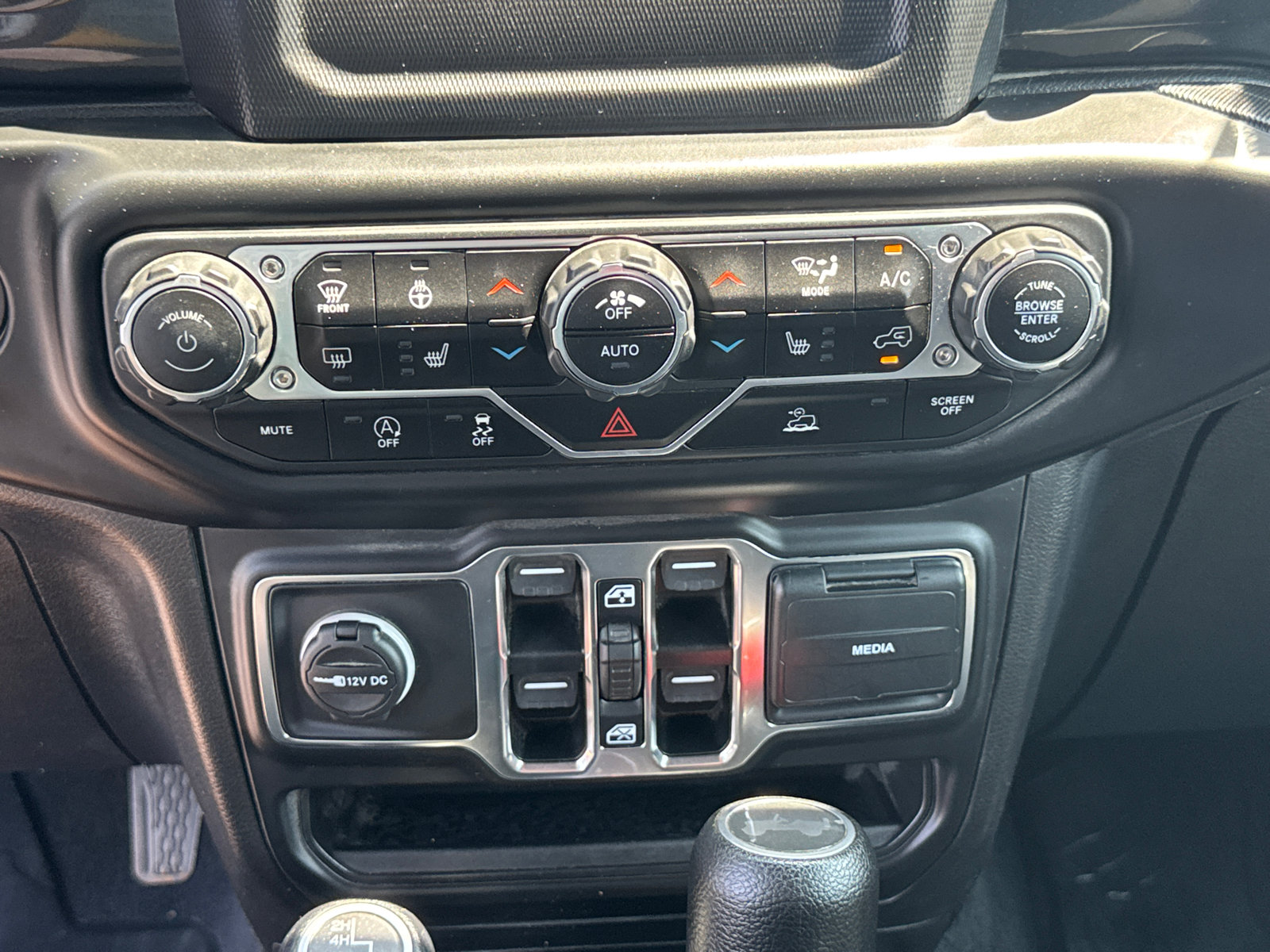 Used 2022 Jeep Wrangler Unlimited Sport AWD/4WD image 12