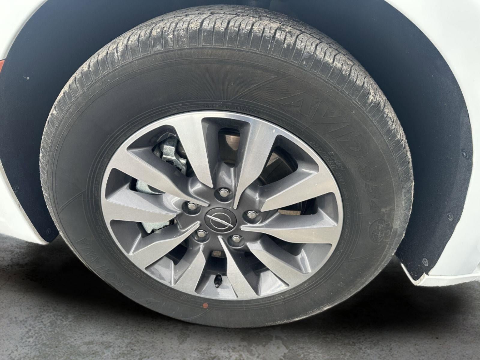 Used 2024 Chrysler Pacifica Select FWD image 56