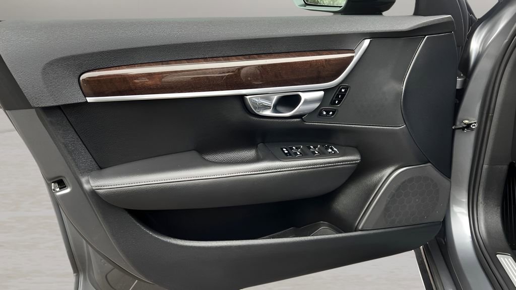Used 2017 Volvo S90 T5 Momentum w/ Vision Package image 16