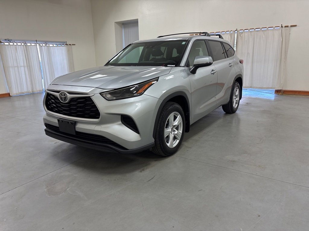 Used 2023 Toyota Highlander L image 4