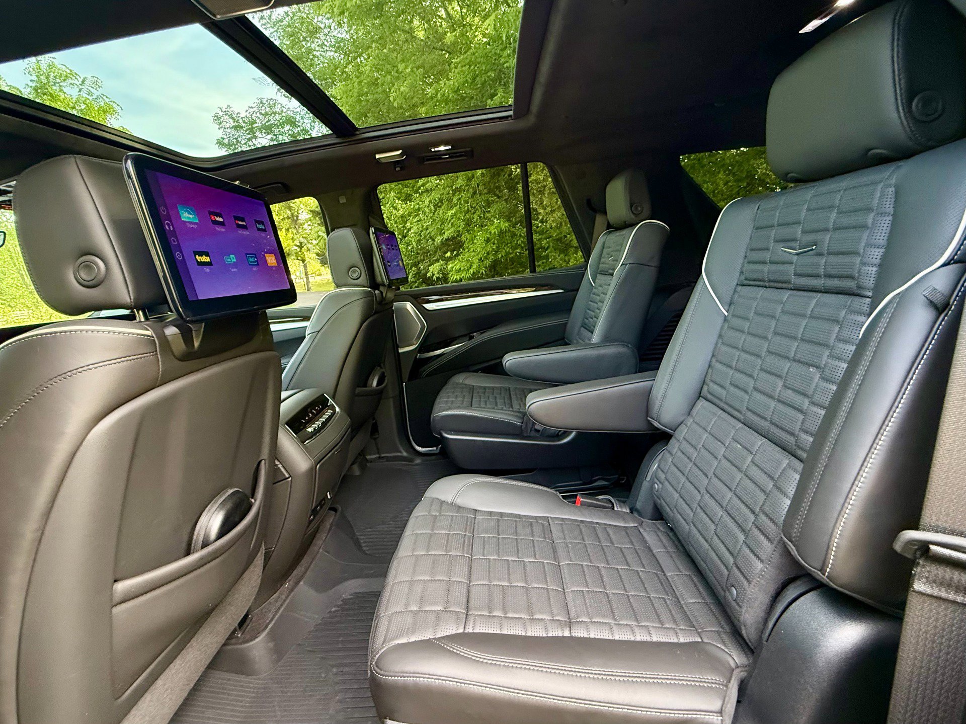 Used 2025 Cadillac Escalade Sport Platinum w/ LPO, ONYX Package image 31