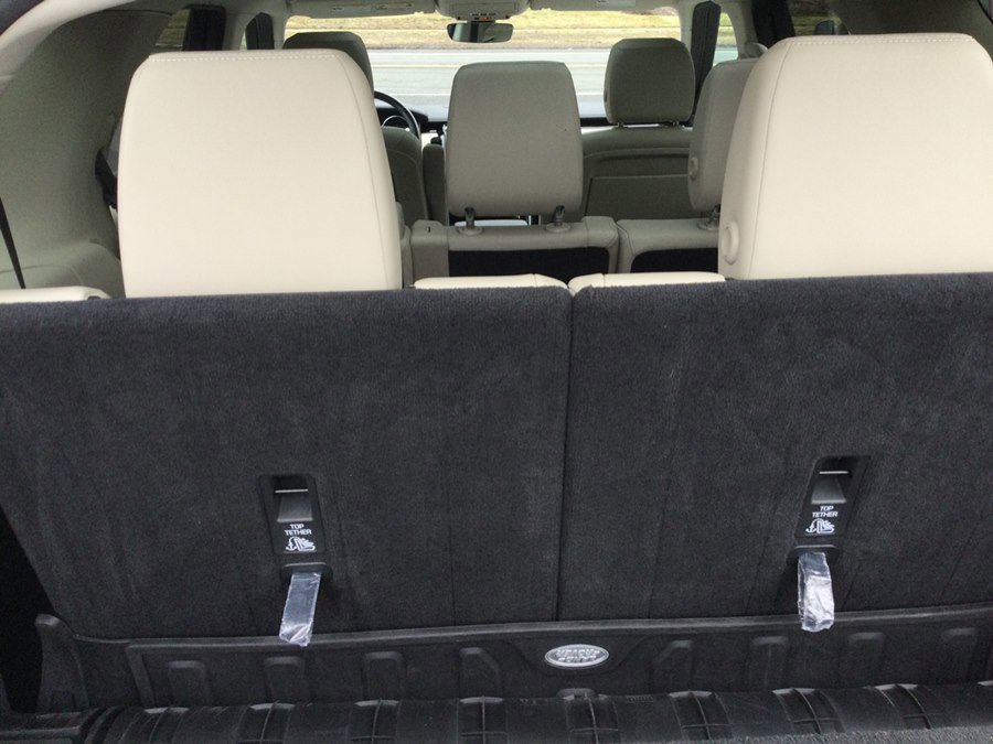 Used 2018 Land Rover Discovery SE image 17