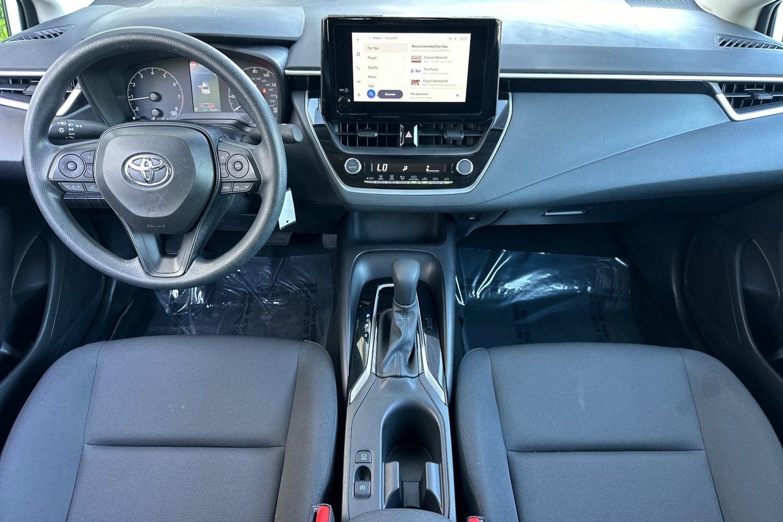 Used 2025 Toyota Corolla LE FWD image 27