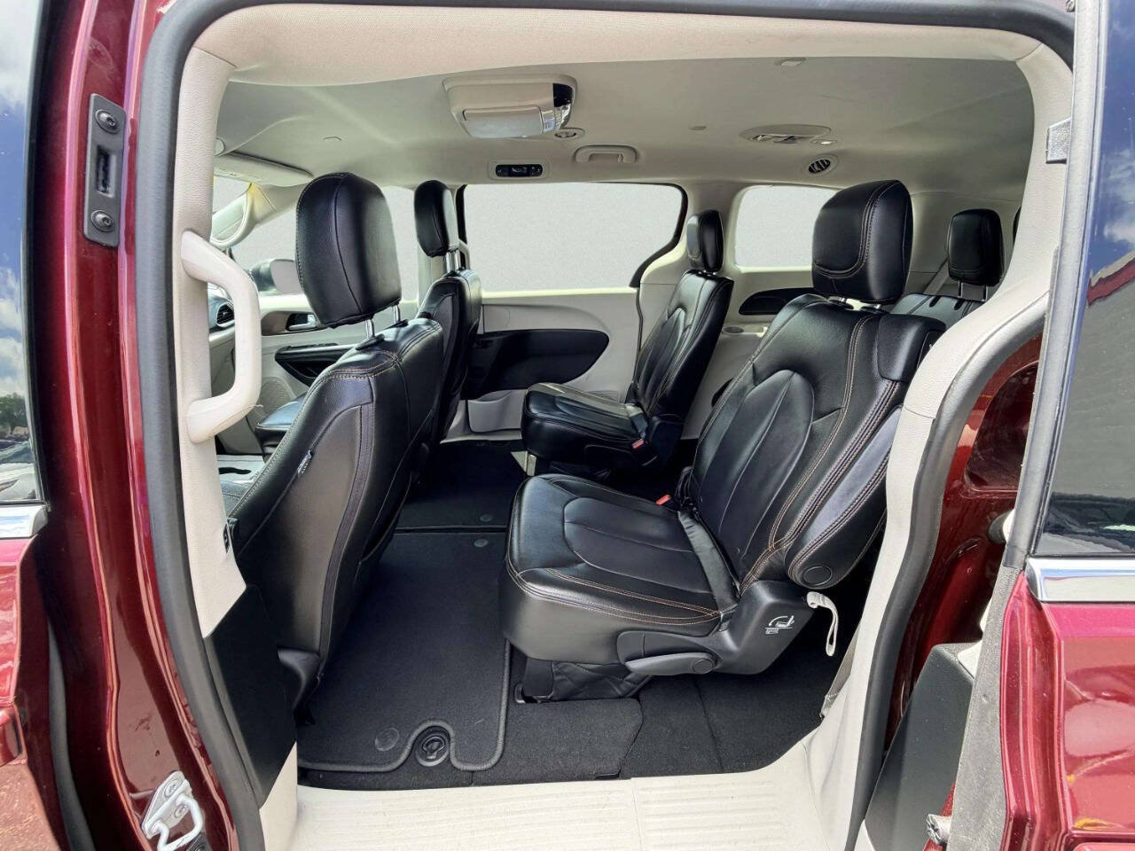 Used 2017 Chrysler Pacifica Touring FWD image 25