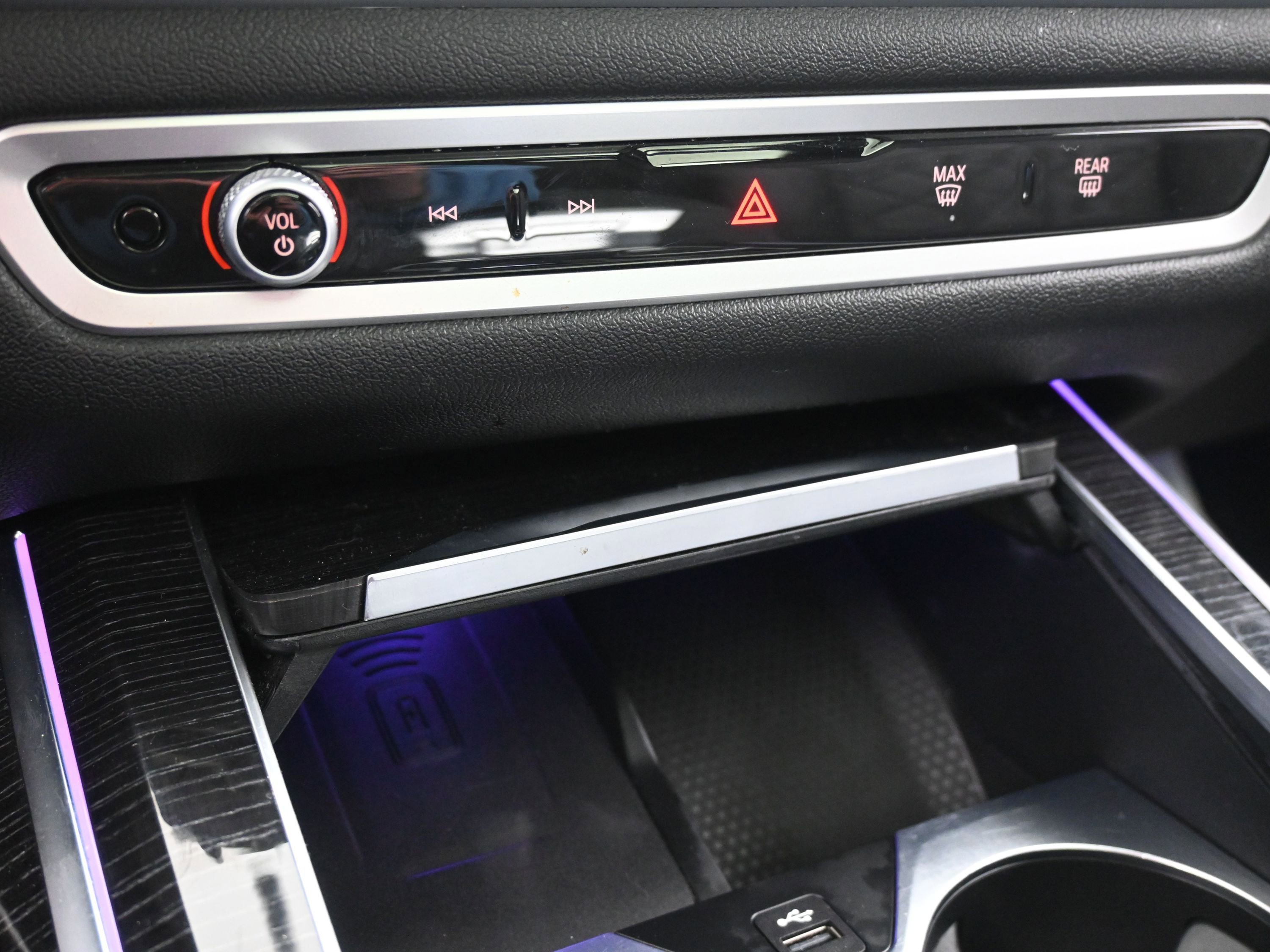 Used 2024 BMW X7 xDrive40i w/ M Sport Package image 17