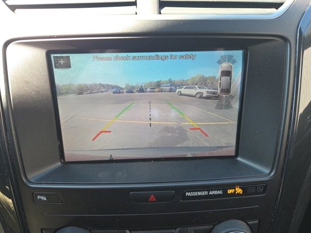 Used 2019 Ford Explorer XLT w/ Equipment Group 202A AWD/4WD image 21