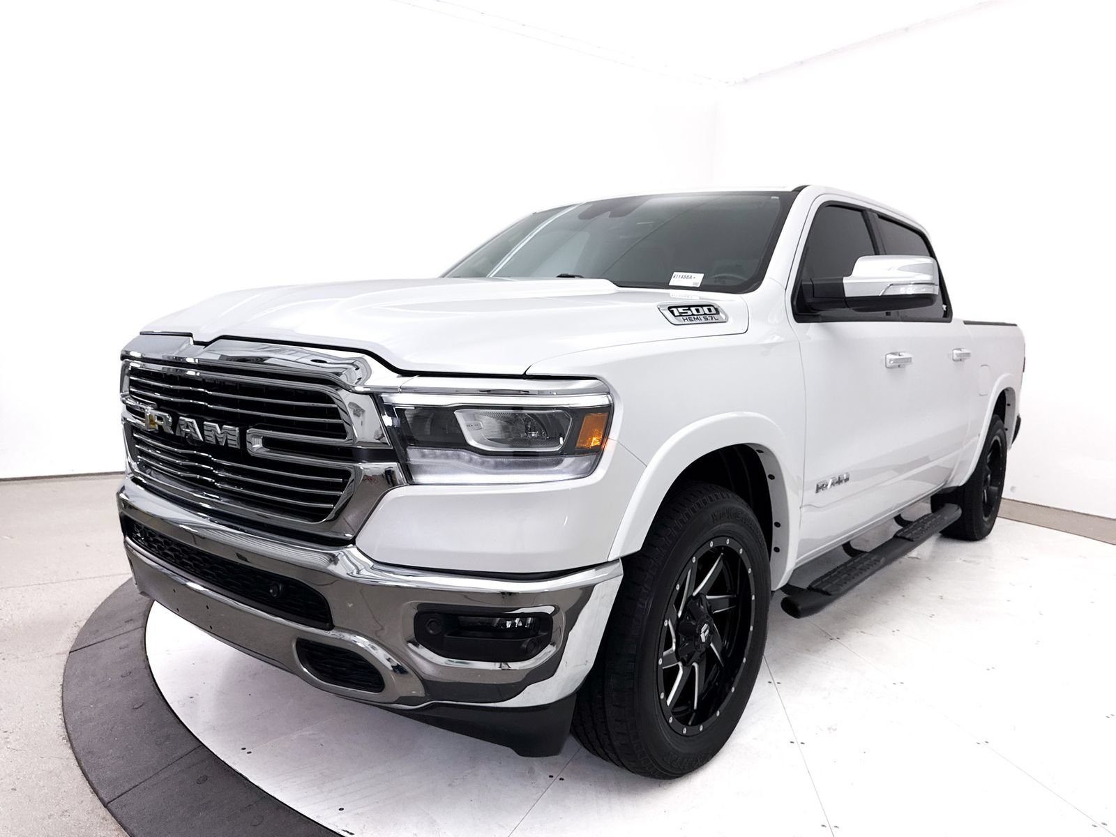 Used 2019 RAM 1500 Laramie AWD/4WD image 13