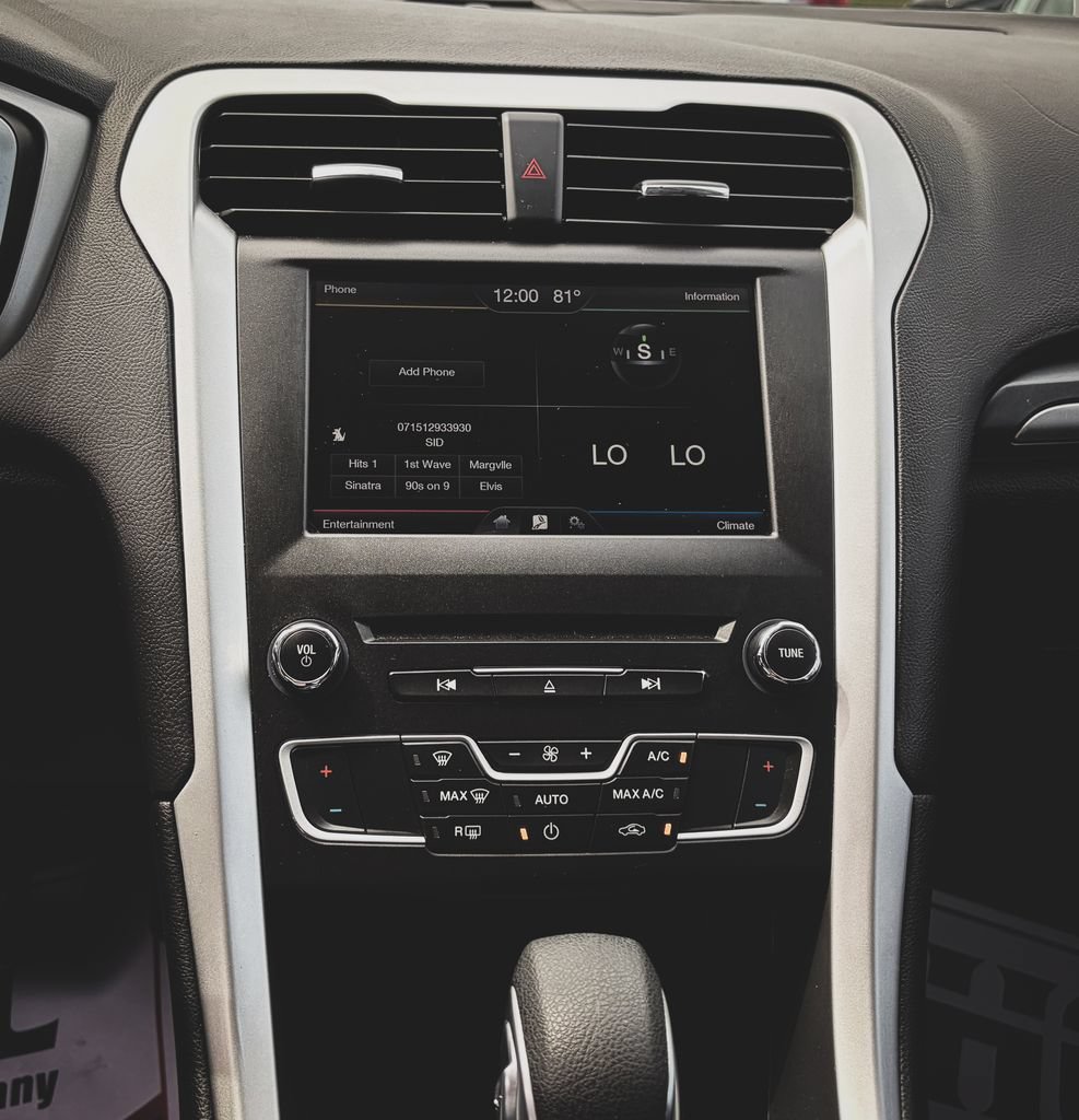Used 2016 Ford Fusion SE FWD image 11