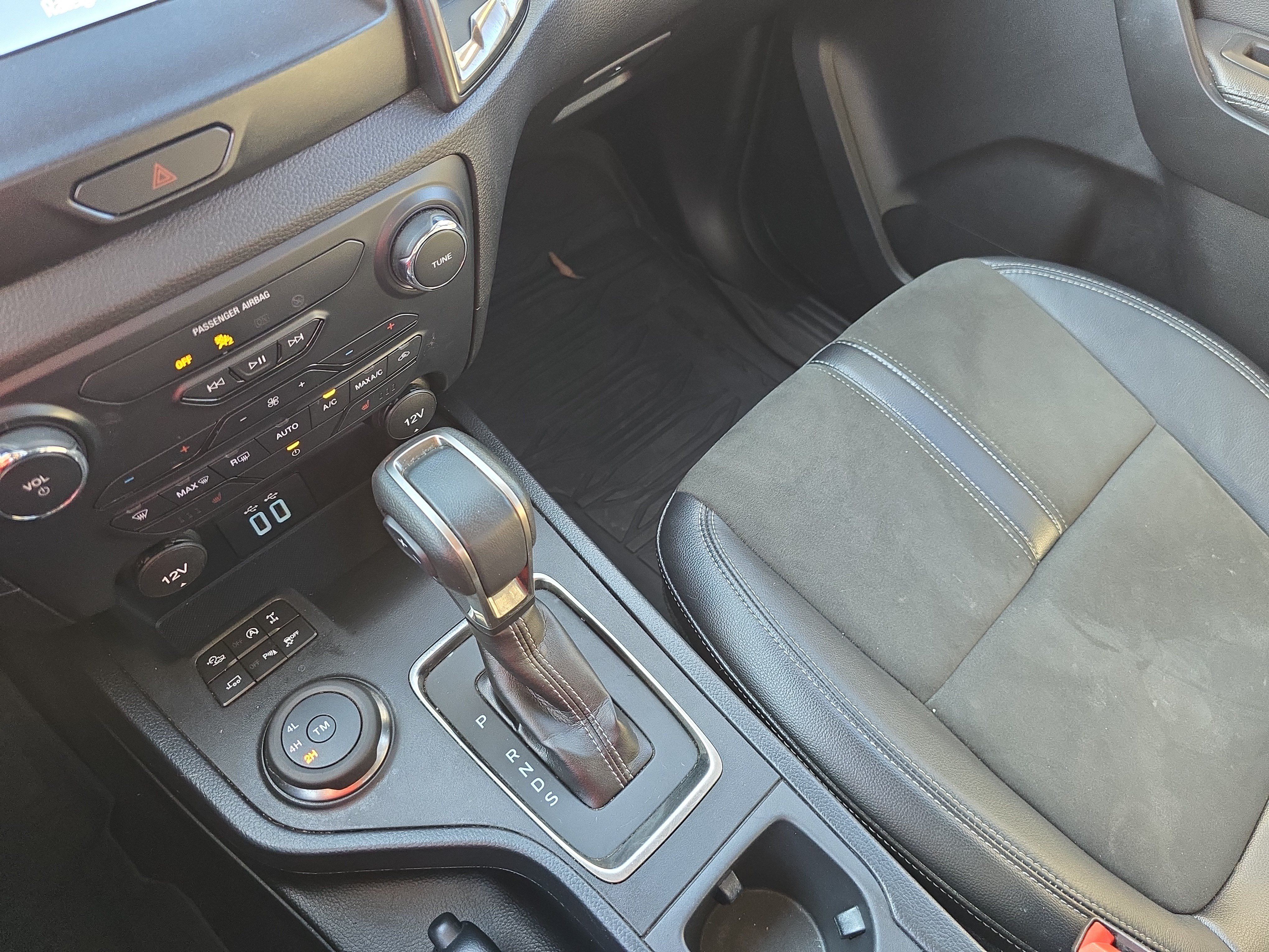 Used 2022 Ford Ranger Lariat w/ Tremor Off-Road Package AWD/4WD image 24