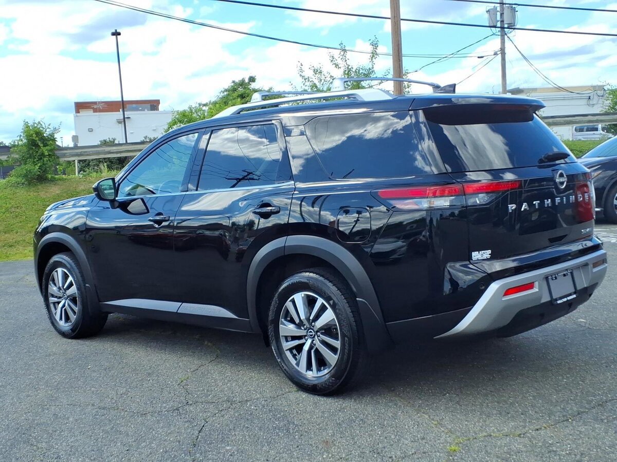 Used 2024 Nissan Pathfinder SL AWD/4WD image 7