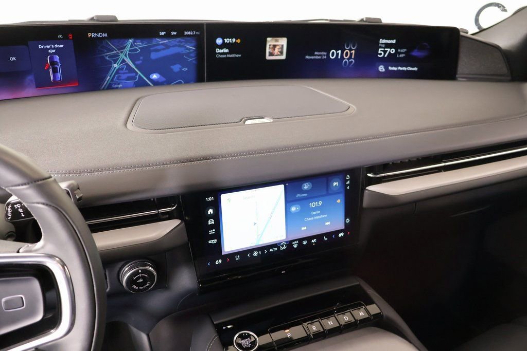 New 2025 Lincoln Navigator Reserve w/ Jet Appearance Package image 5