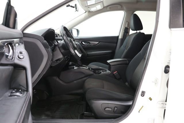 Used 2018 Nissan Rogue SV w/ Premium Package image 18